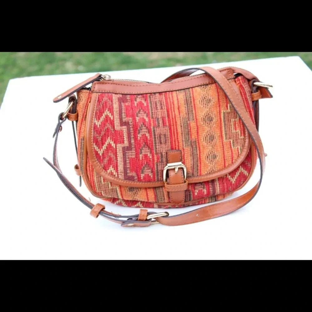 Street level cross body bag